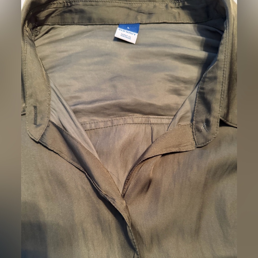 Old Navy Olive Green Women's Button-Up Top - Picture 3 of 10